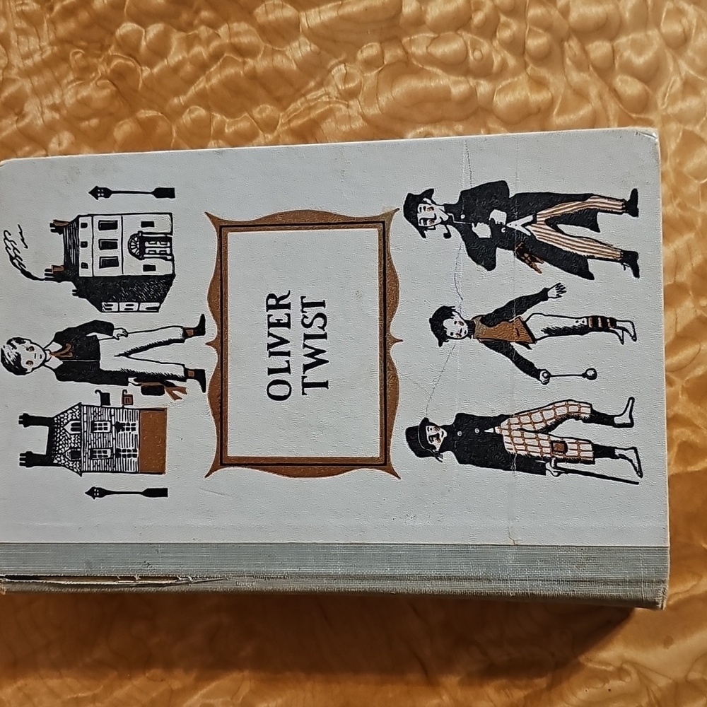 Oliver Twist Illustrated Hardcover Book